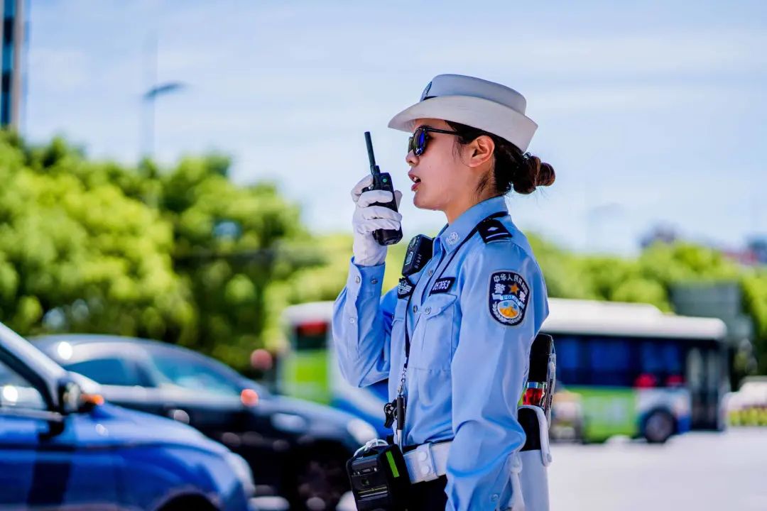 一线女警的独特体验，守护与挑战