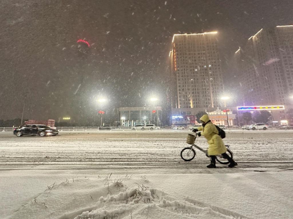 郑州大暴雪来袭，一场突如其来的冬日考验