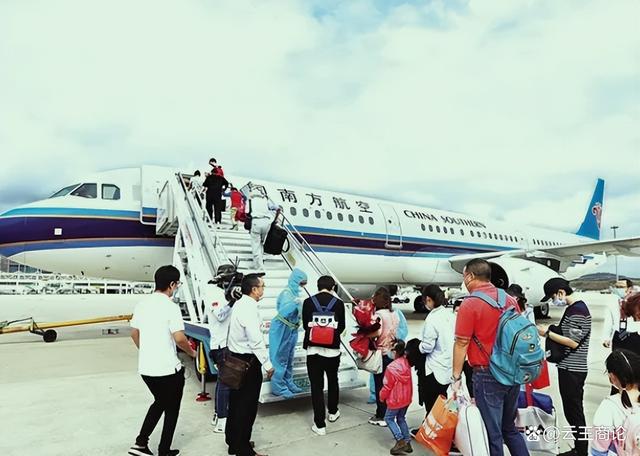 南极天气突变，游客滞留探险之旅遭遇重重考验！揭秘背后的故事与应对攻略