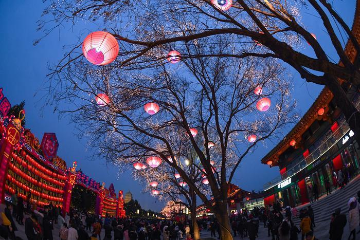 男子除夕夜被烟花炸伤致右眼失明