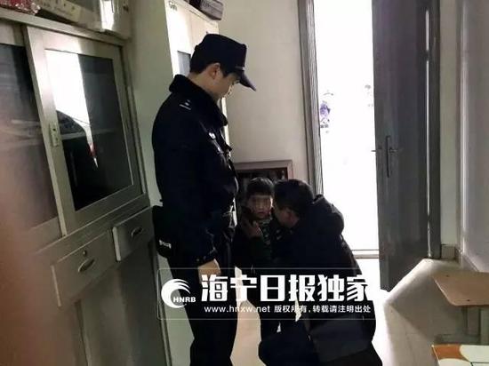 高铁启动儿子没上车